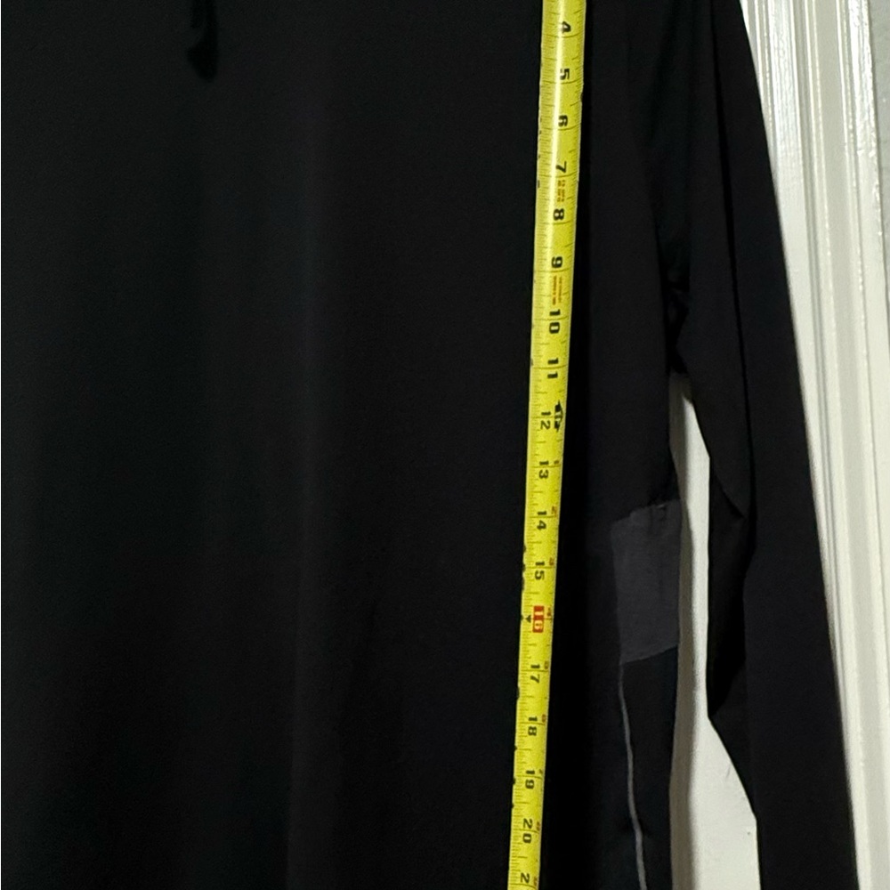 Lululemon Men's Black Long Sleeve Shirt - Picture 2 of 10